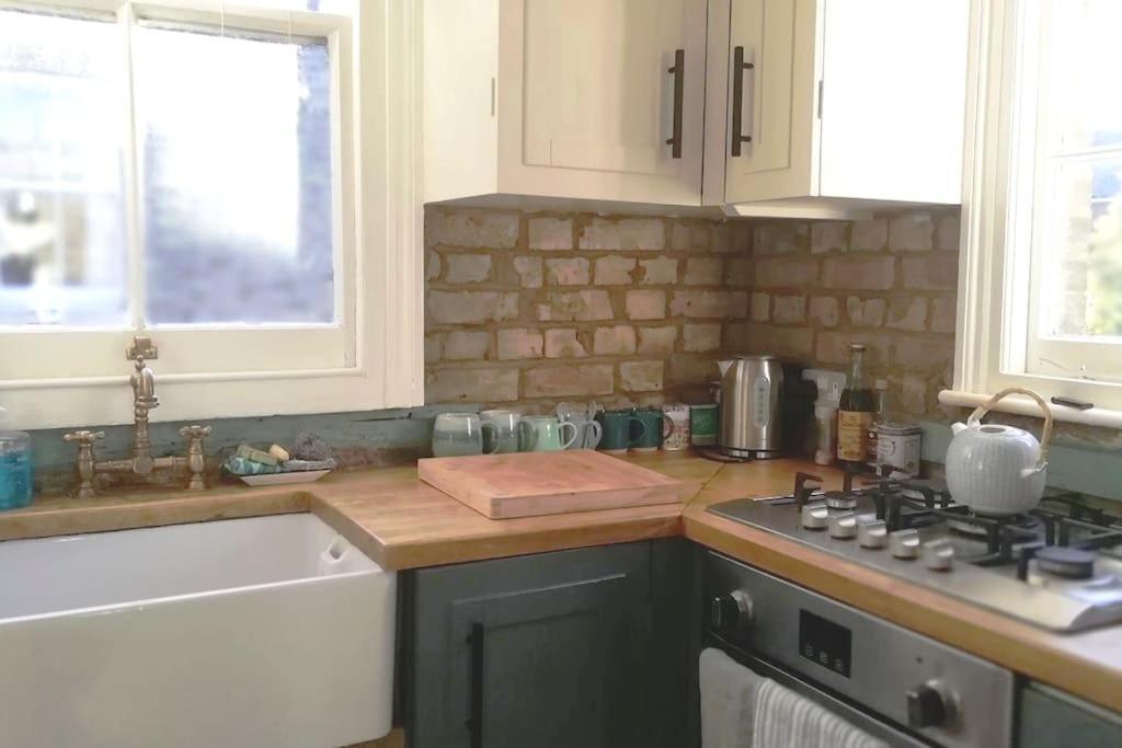 Charming London With Balcony Appartement Buitenkant foto