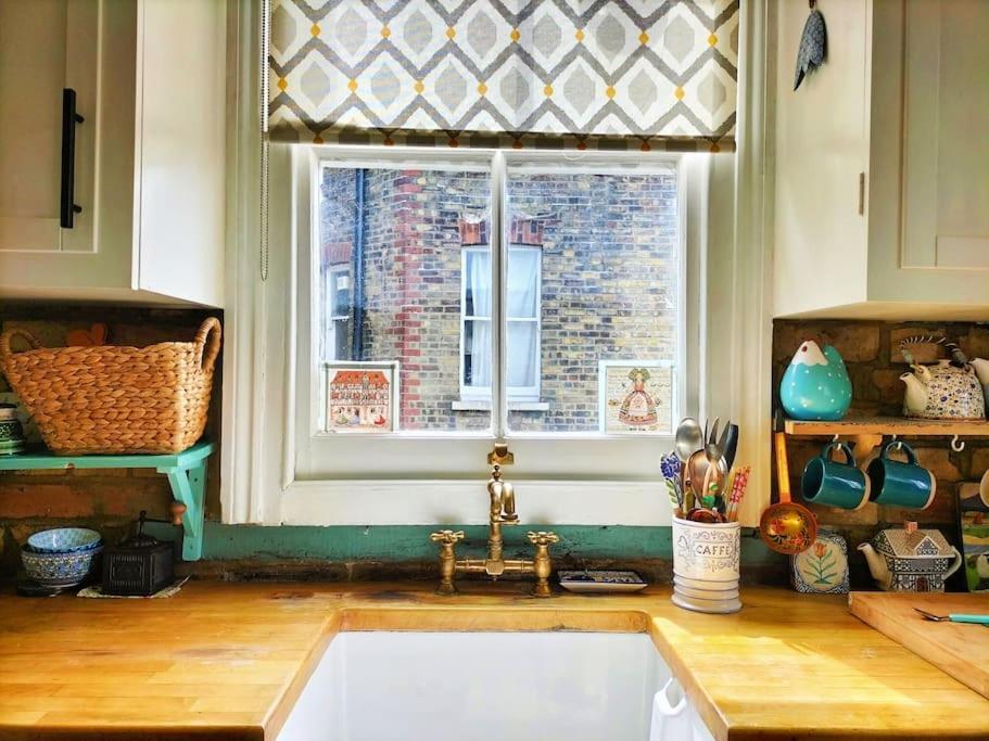Charming London With Balcony Appartement Buitenkant foto